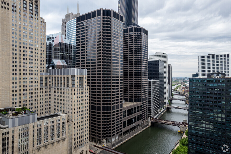 10 S Wacker Dr, Chicago, IL for lease - Building Photo - Image 1 of 34