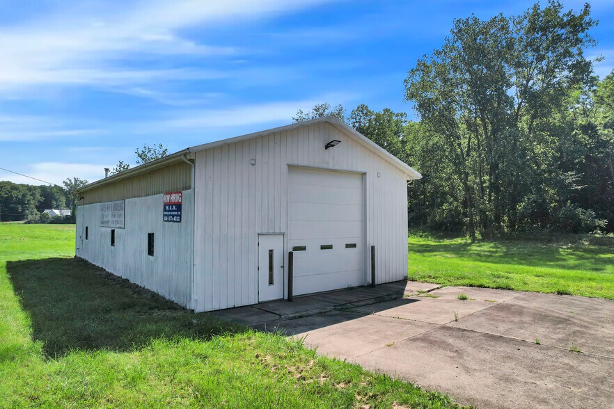 7106 Columbus Rd, Centerburg, OH à vendre - Photo du bâtiment - Image 2 de 10