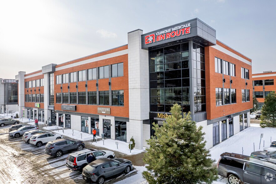 3200-3260 Boul Curé-Labelle, Laval, QC à vendre - Photo du bâtiment - Image 3 de 3