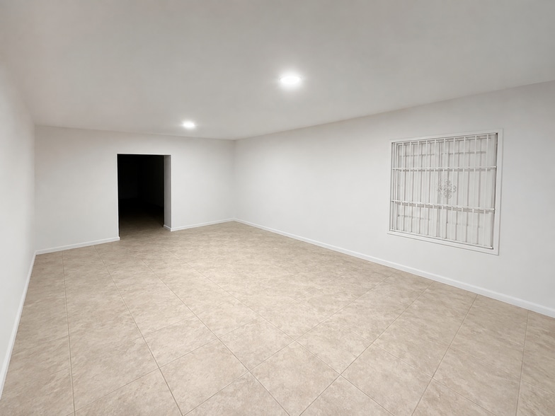 2340 SW 8th St, Miami, FL for lease - Building Photo - Image 3 of 10