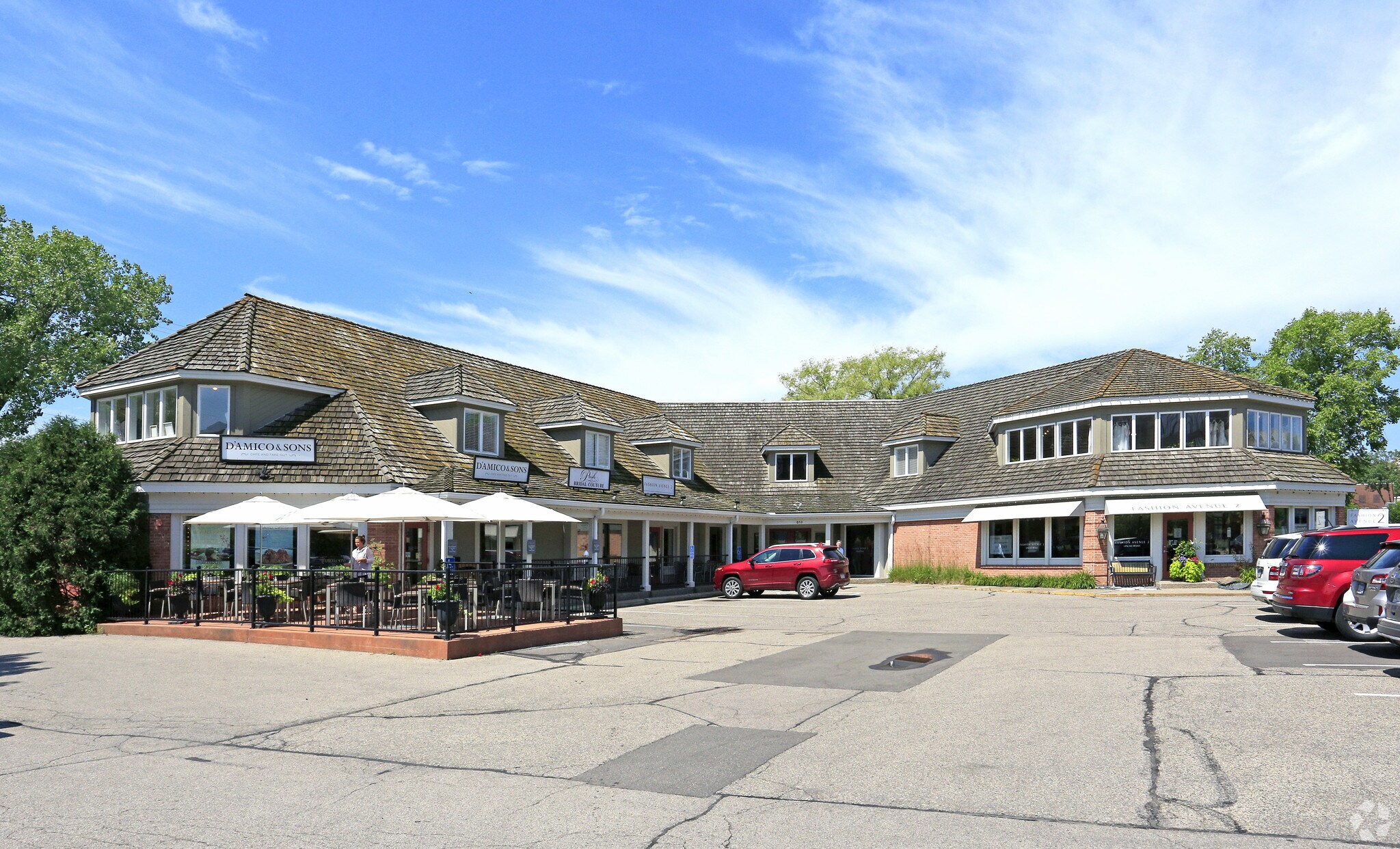 744-810 Lake St E, Wayzata, MN à louer Photo principale- Image 1 de 18