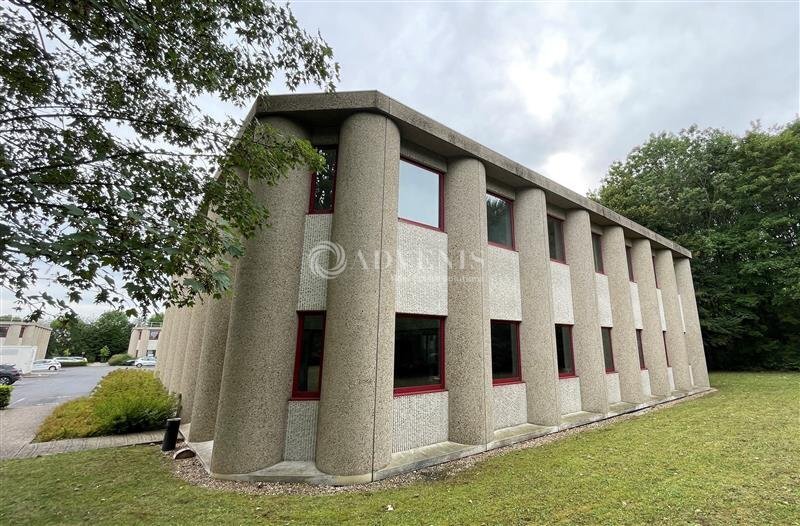 Office in Tremblay-en-France for lease - Building Photo - Image 1 of 8