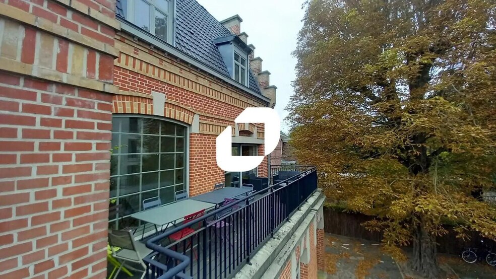 Bureau dans La Madeleine à louer - Photo du bâtiment - Image 2 de 13