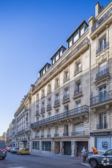 37-41 Rue Du Rocher, Paris à louer - Photo du bâtiment - Image 3 de 18