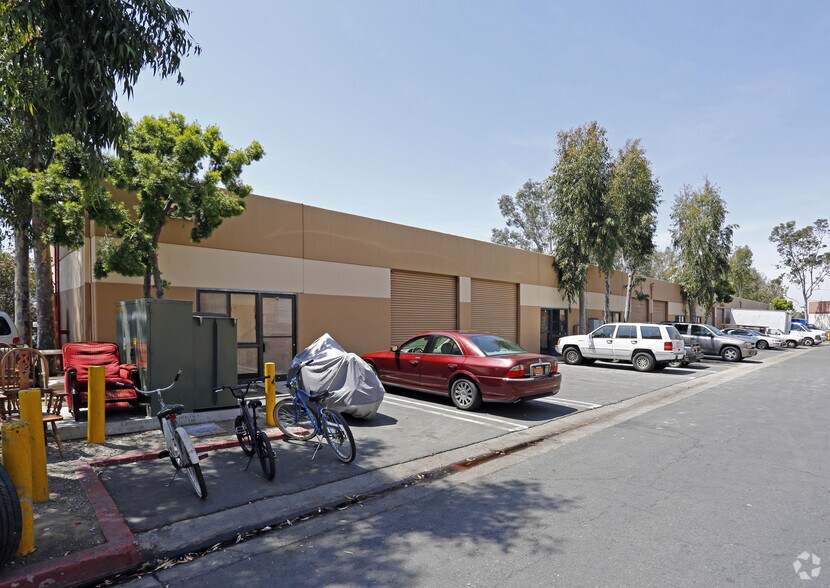 23251 Peralta Dr, Laguna Hills, CA à louer - Photo du bâtiment - Image 3 de 3