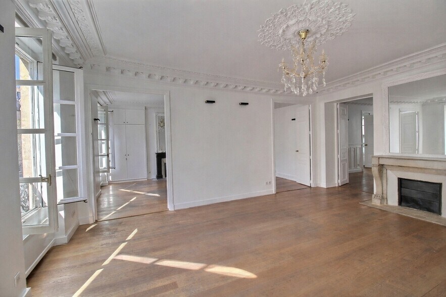 Office in Paris for lease - Interior Photo - Image 2 of 9
