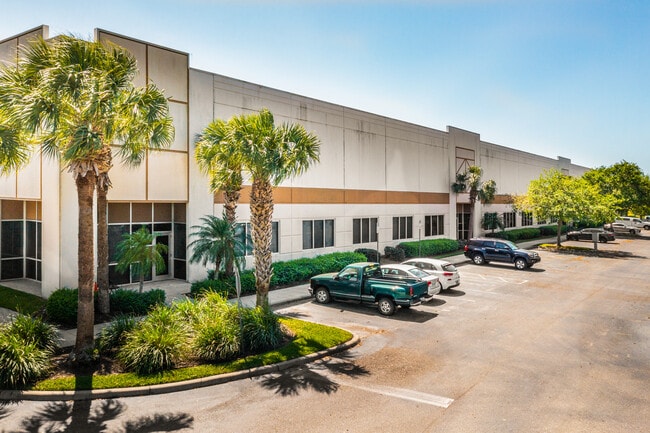 Plus de détails pour 12600 Westlinks Dr, Fort Myers, FL - Industriel à louer