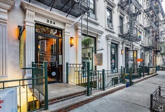 Plus de détails pour 324-326 W 47th St, New York, NY - Commerce de détail à louer