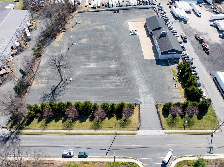 379 County Rd, Cliffwood, NJ for lease - Building Photo - Image 2 of 12