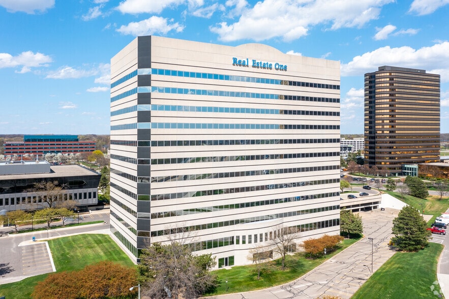 25800 Northwestern Hwy, Southfield, MI for sale - Building Photo - Image 2 of 8