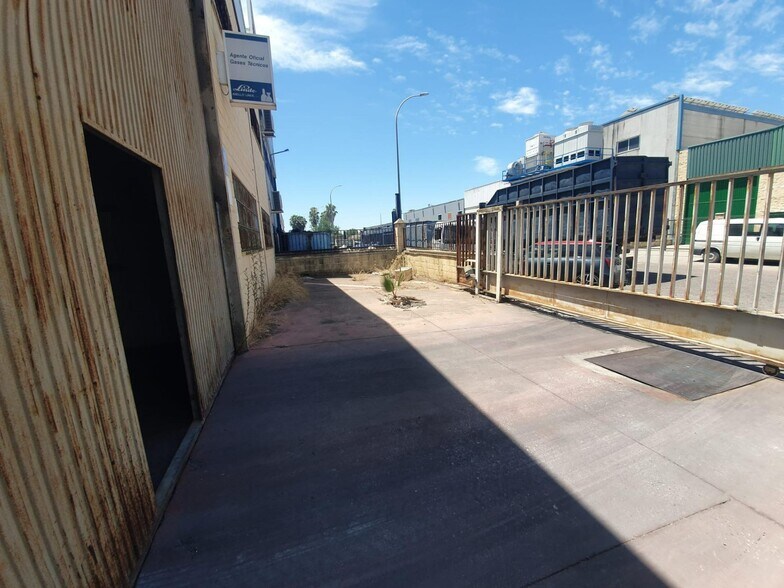 Industrial in Dos Hermanas, Sevilla for lease - Building Photo - Image 1 of 12