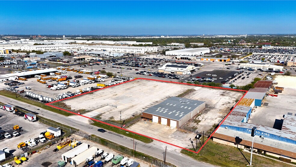 5725 Dietrich Rd, San Antonio, TX à louer - Photo du bâtiment - Image 1 de 4