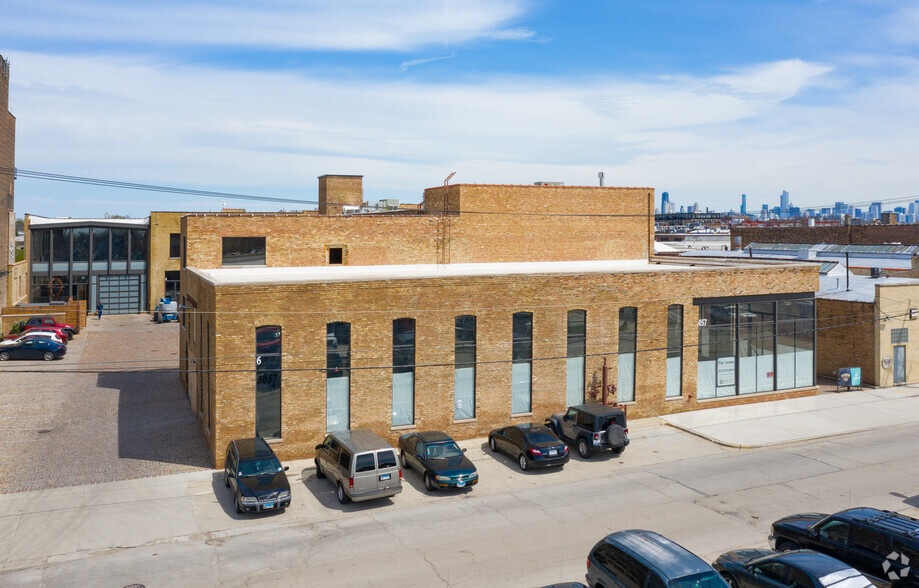 3057 N Rockwell St, Chicago, IL for lease - Building Photo - Image 2 of 6