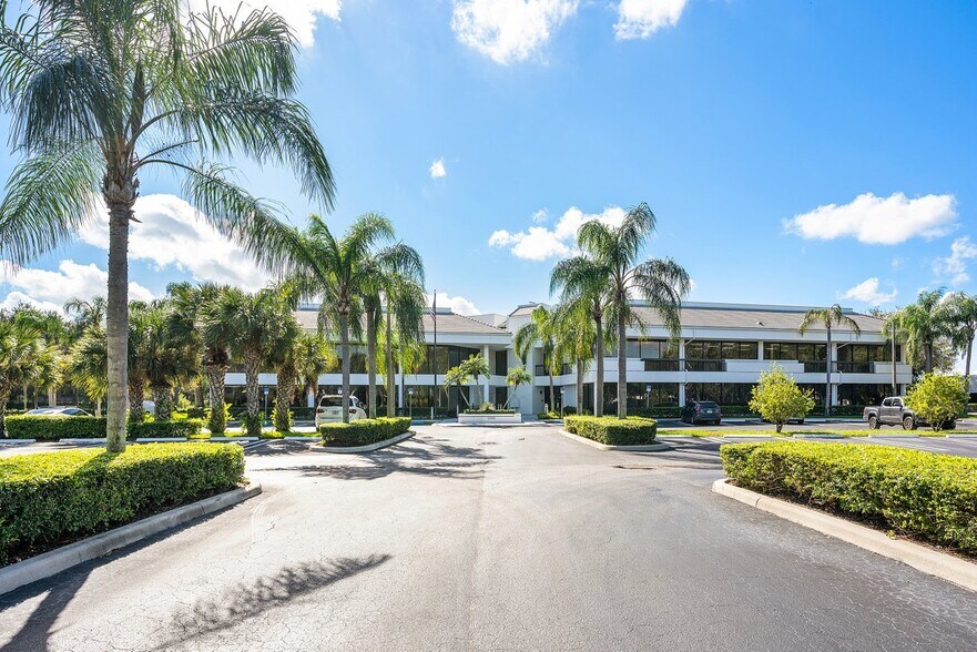 1100 Northpoint Pky, West Palm Beach, FL à louer - Photo du bâtiment - Image 3 de 15