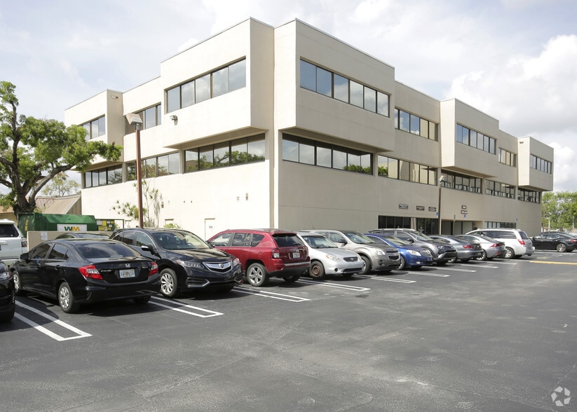 10669-10689 N Kendall Dr, Miami, FL à louer - Photo du bâtiment - Image 2 de 19