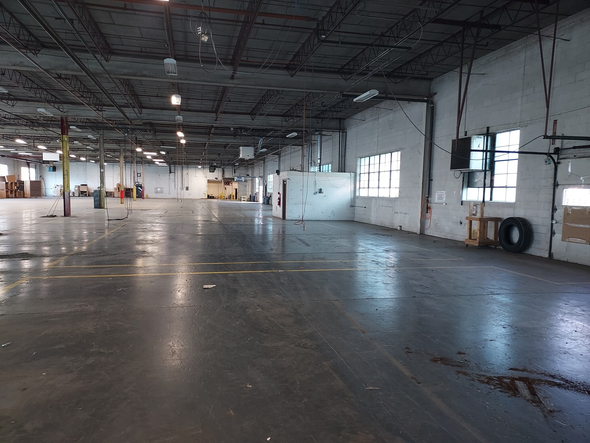 111 E Broad St, South Whitley, IN for sale Interior Photo- Image 1 of 5