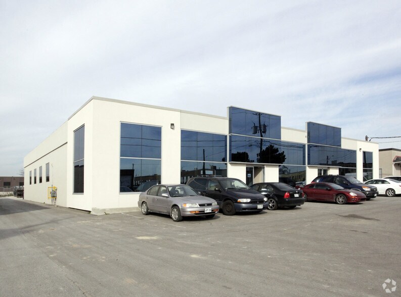 15 Millwick Dr, Toronto, ON à vendre - Photo principale - Image 1 de 1