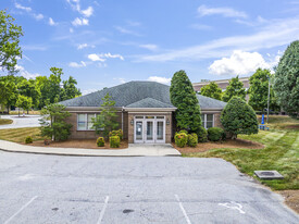 1402 Eastchester Dr, High Point NC - Services immobiliers commerciaux