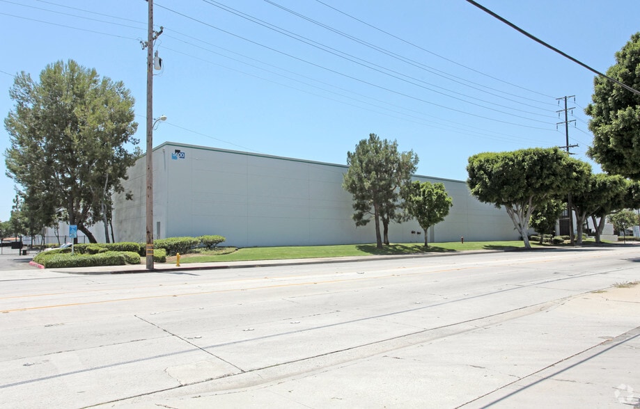 5500 E Slauson Ave, Commerce, CA à louer - Photo du bâtiment - Image 3 de 7