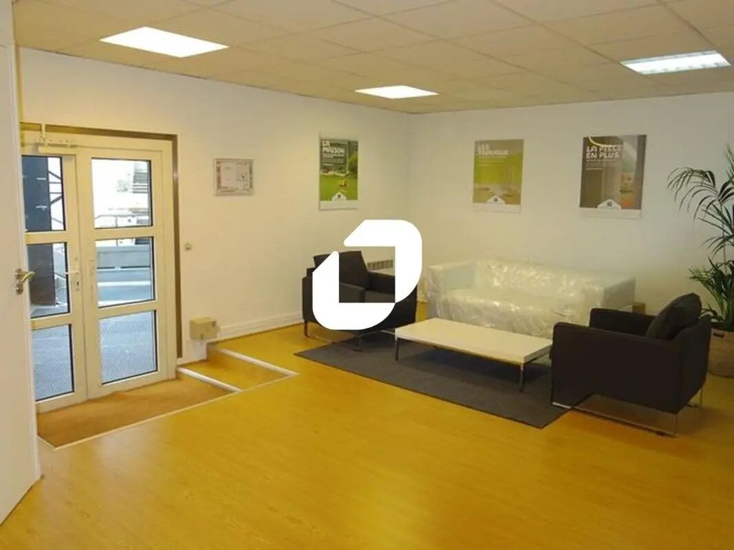 Office in Issy-les-Moulineaux for lease Interior Photo- Image 1 of 6