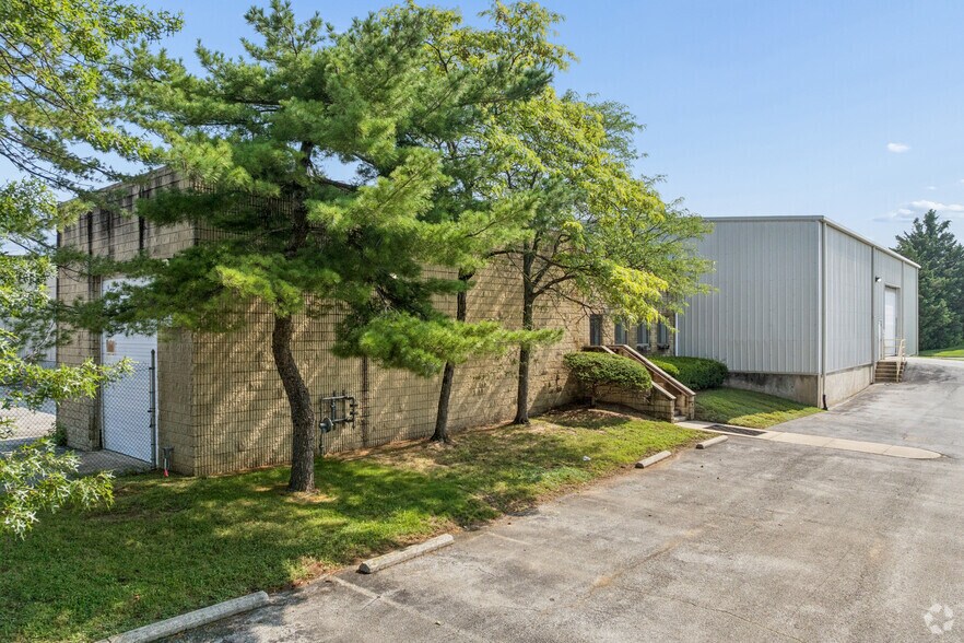 3 McCullough Dr, New Castle, DE à louer - Photo du bâtiment - Image 3 de 5
