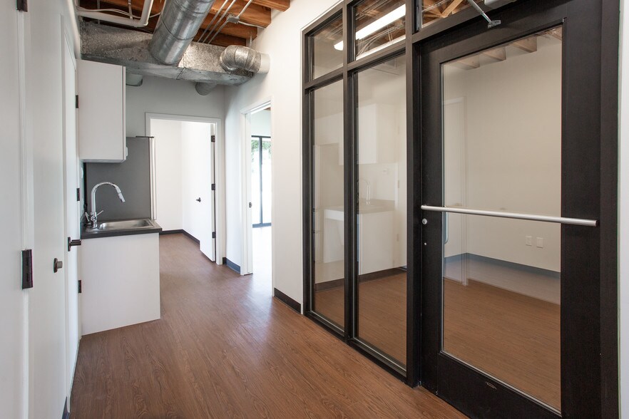 1800 W Bowie St, Fort Worth, TX à louer - Photo intérieure - Image 3 de 11