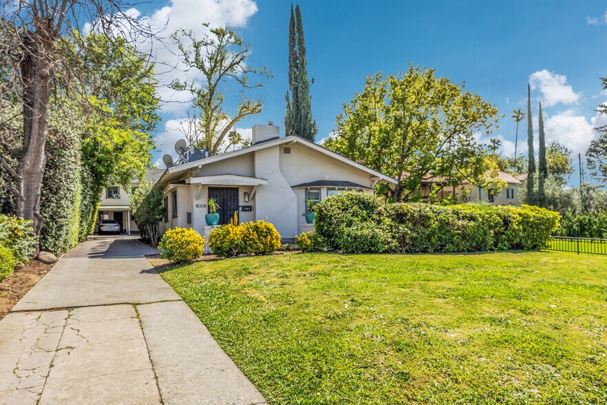 1562 N Lake Ave, Pasadena, CA à vendre - Photo du bâtiment - Image 2 de 36