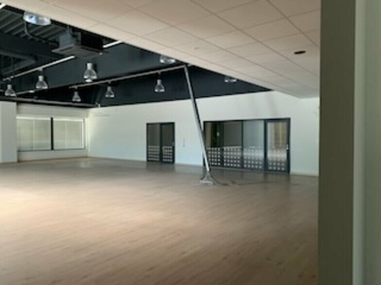 Retail in Avignon for sale - Interior Photo - Image 2 of 10