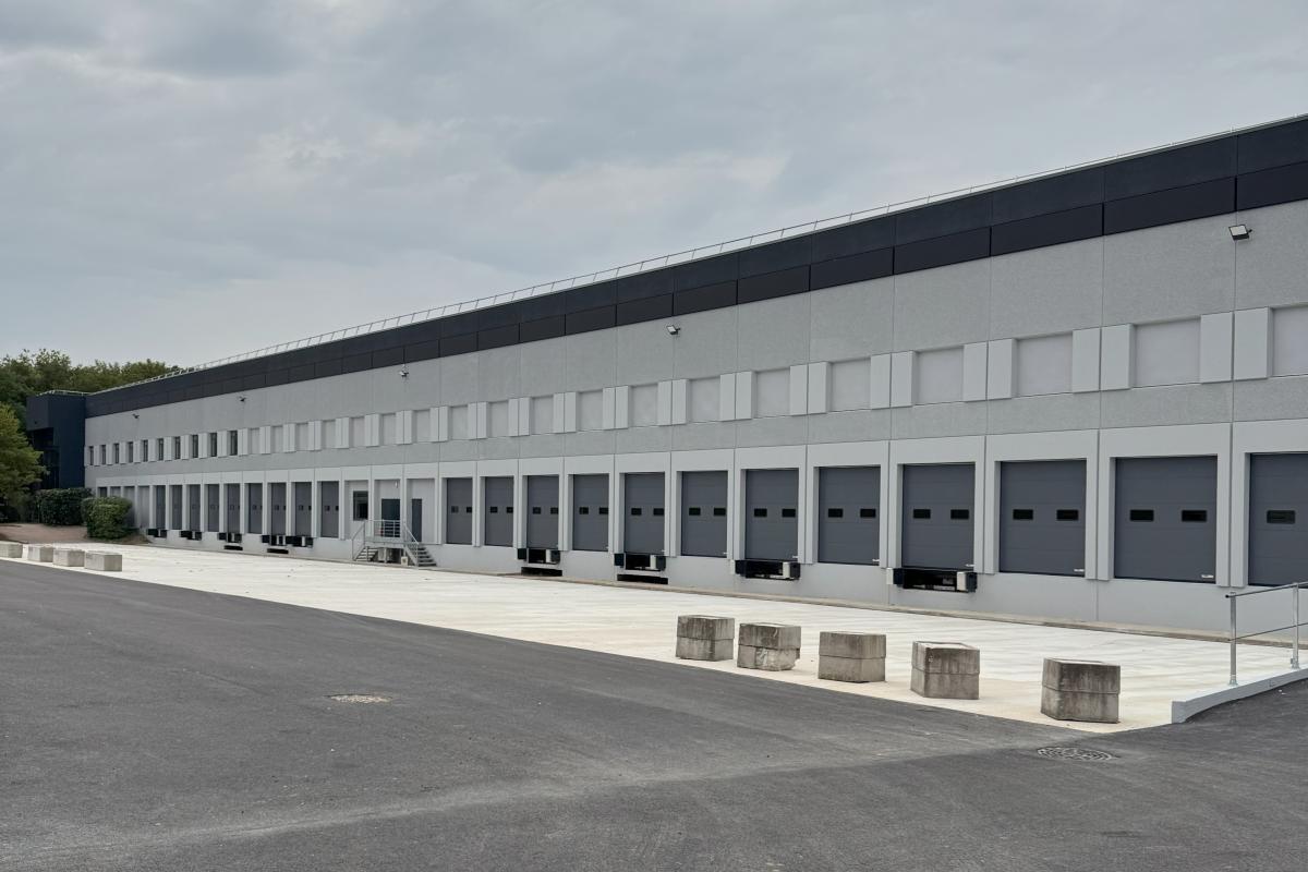 Industrial in Lisses for lease Building Photo- Image 1 of 14