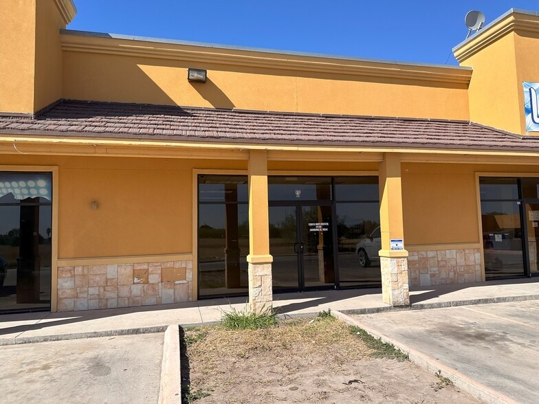 Retail in Edinburg, TX for lease - Building Photo - Image 3 of 10