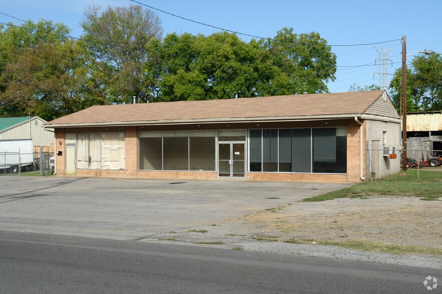 2711 Mccampbell Ave, Nashville, TN à louer - Photo du bâtiment - Image 2 de 4
