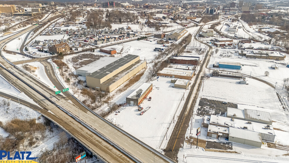 1035 W Rayen Ave, Youngstown, OH à louer - Photo du bâtiment - Image 3 de 7