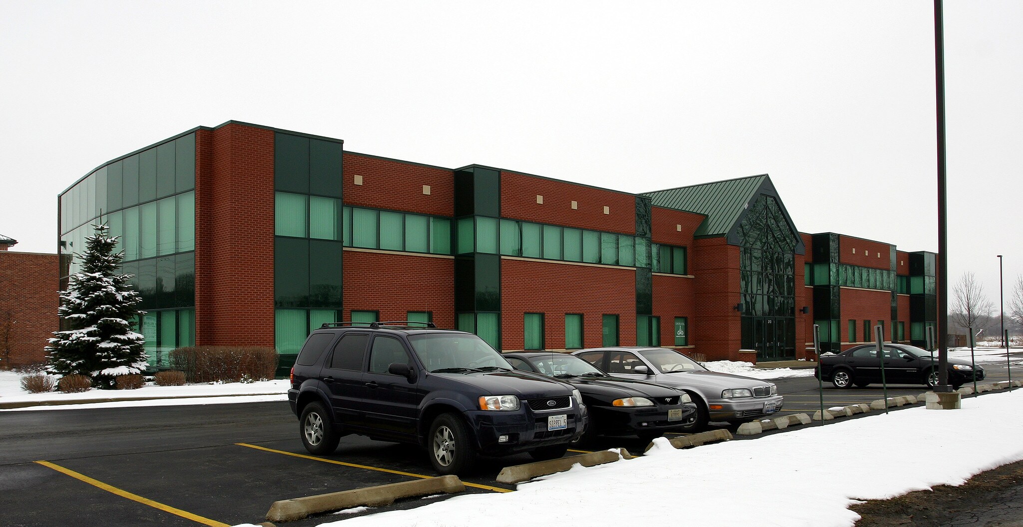 213 Front St, Mchenry, IL for lease Primary Photo- Image 1 of 6