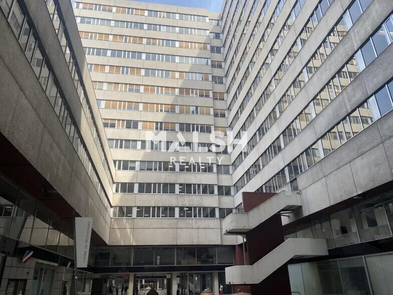 Bureau dans Lyon à louer - Photo du bâtiment - Image 1 de 11