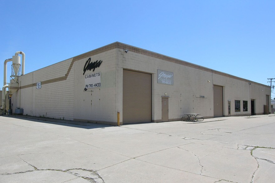 35468 Groesbeck Hwy, Clinton Township, MI for lease - Building Photo - Image 3 of 45