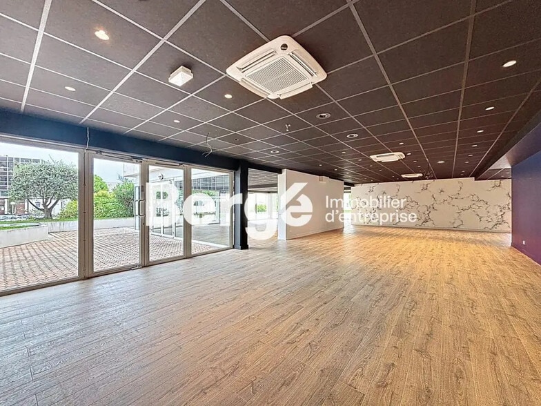 Office in Saint-Laurent-du-Var for lease - Interior Photo - Image 2 of 6