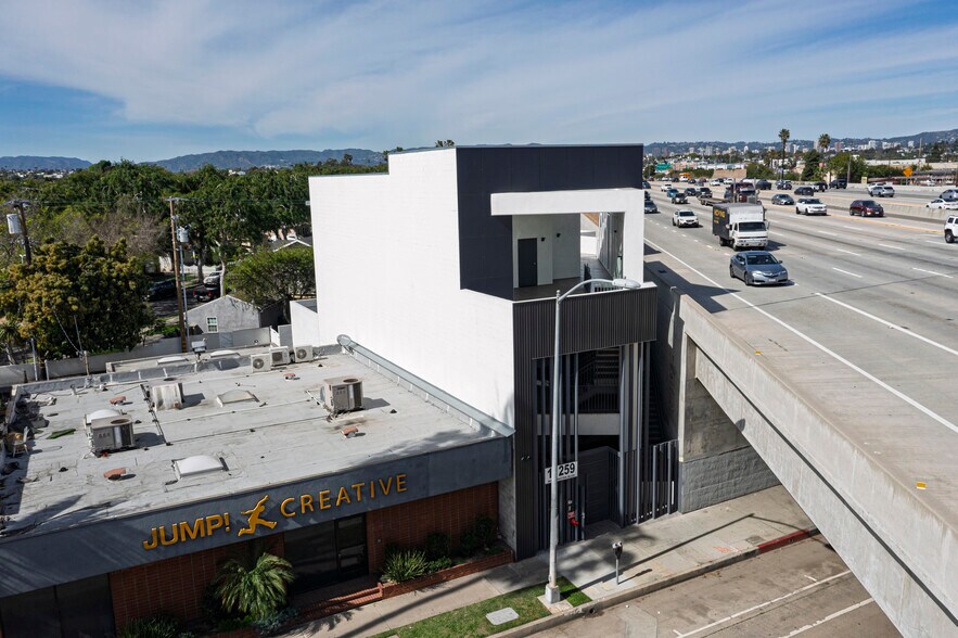 11259 Washington Blvd, Culver City, CA à louer - Photo du bâtiment - Image 2 de 21