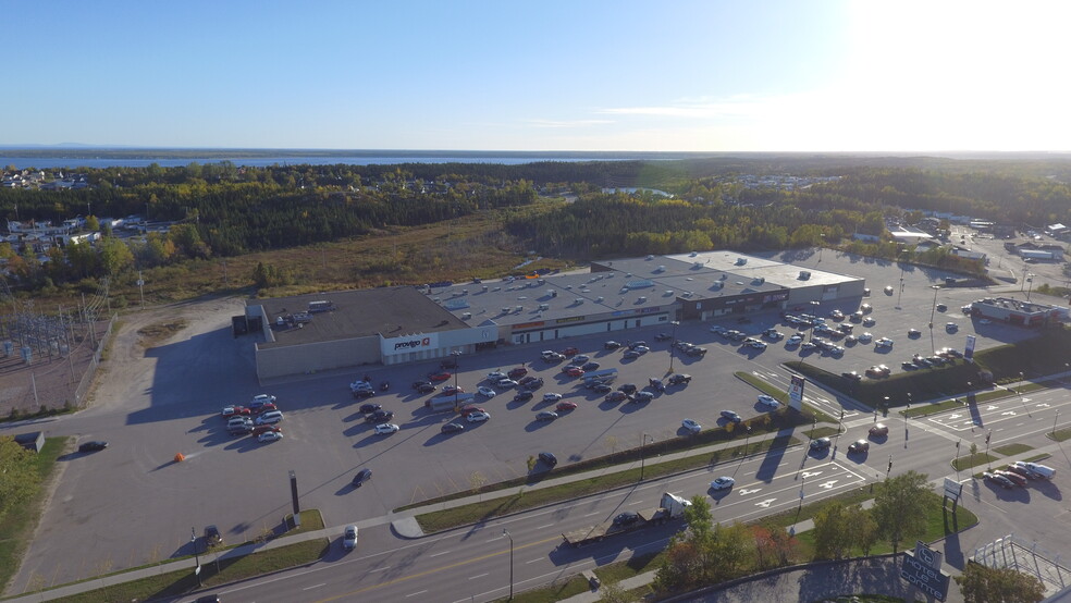 300 Boul La Salle, Baie-comeau, QC à louer - Photo principale - Image 1 de 3