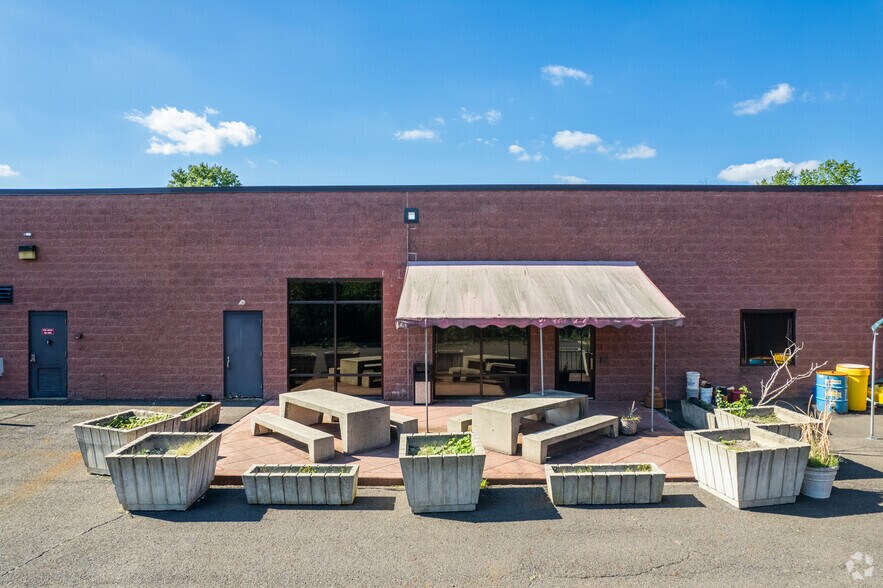 200 Horizon Dr, Hamilton, NJ à louer - Photo du bâtiment - Image 3 de 9