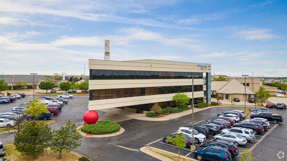 10914 Hefner Pointe Dr, Oklahoma City, OK for lease - Building Photo - Image 3 of 6