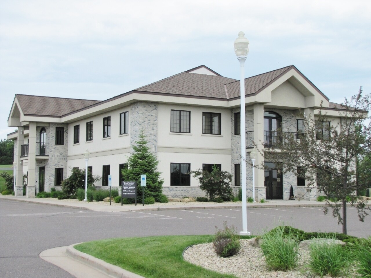 2021 Cenex Dr, Rice Lake, WI à louer Photo du bâtiment- Image 1 de 7