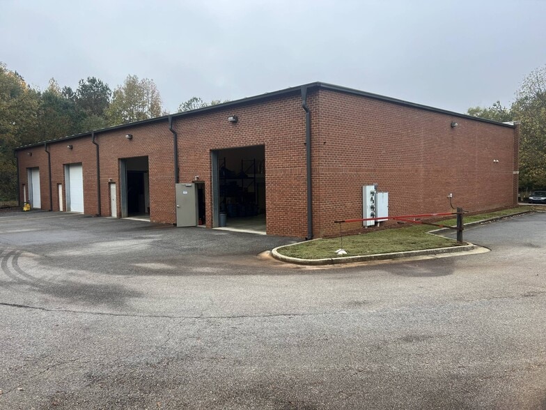 1060 Commerce Dr, Bogart, GA for lease - Building Photo - Image 3 of 14
