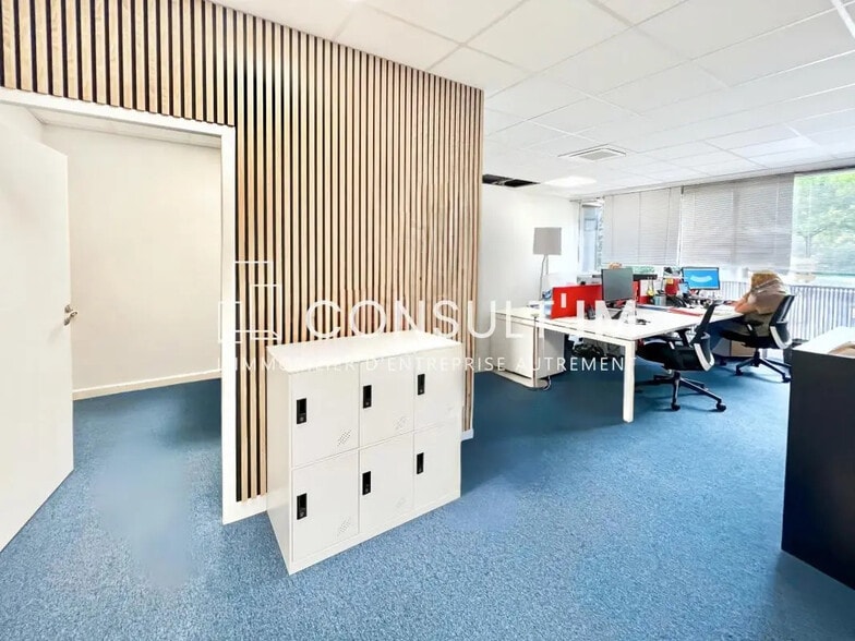 Office in Suresnes for lease - Building Photo - Image 3 of 9