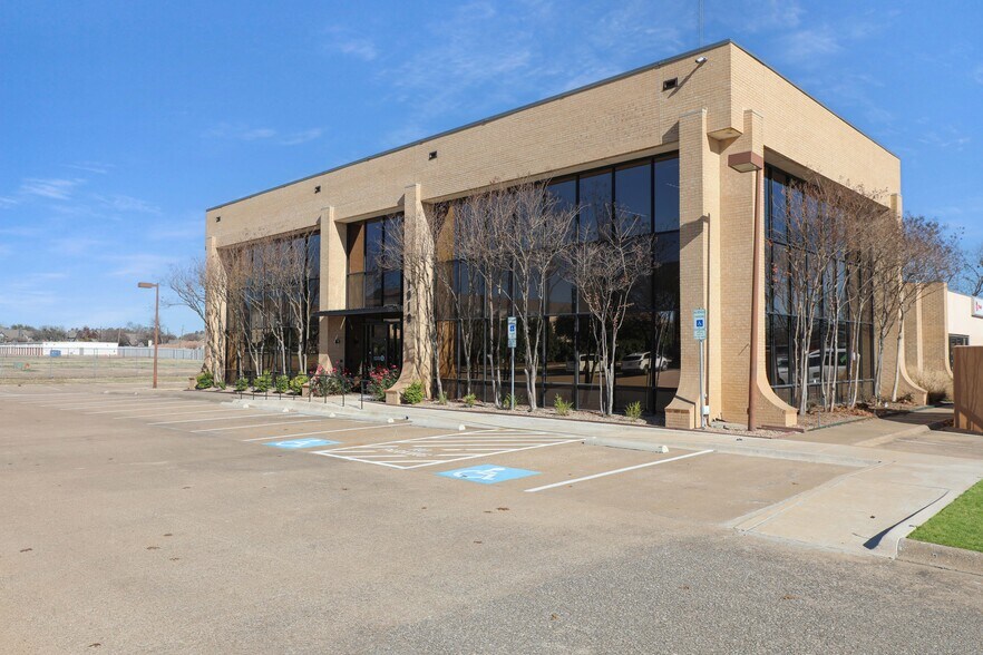 1916 Avenue K, Plano, TX à vendre - Photo du bâtiment - Image 2 de 18