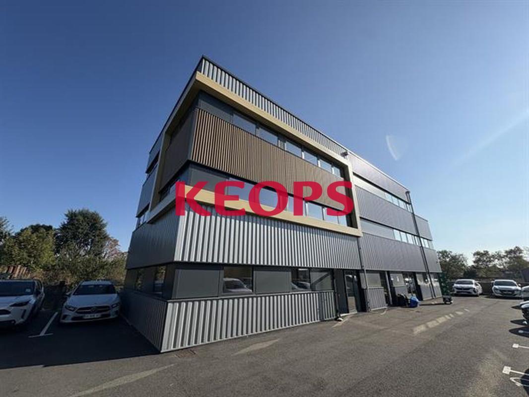 Flex in Toulouse for lease Building Photo- Image 1 of 18