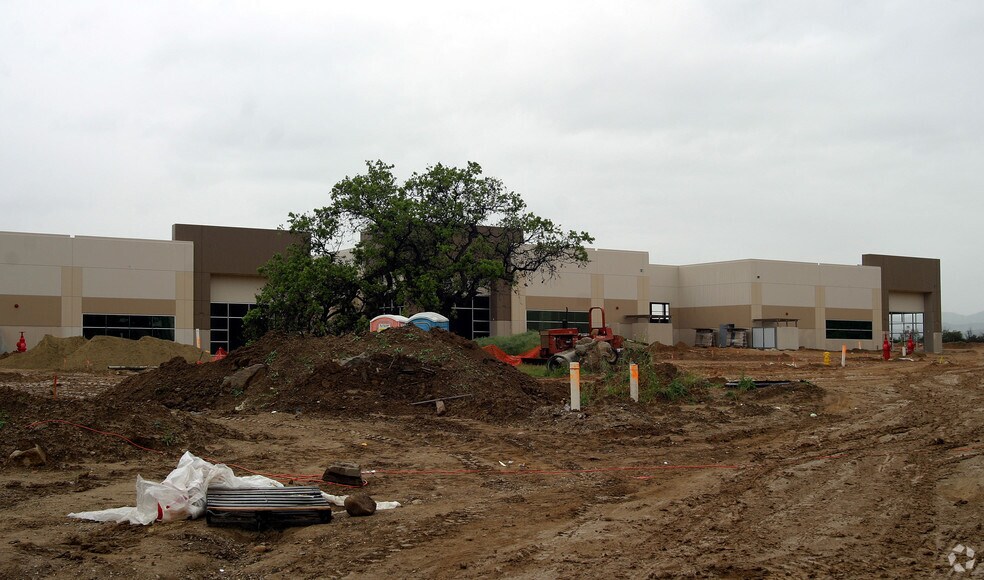 4115 Guardian St, Simi Valley, CA à louer - Photo du bâtiment - Image 2 de 8