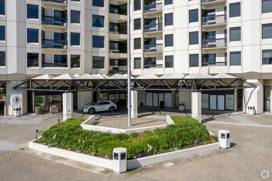 6363 Christie Ave, Emeryville, CA à louer - Photo du bâtiment - Image 2 de 9
