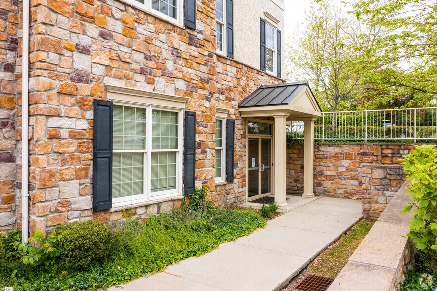 342 W Germantown Pike, Norristown, PA à louer - Photo du bâtiment - Image 2 de 27