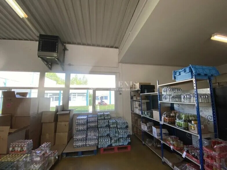 Industrial in Trappes for lease - Interior Photo - Image 3 of 4
