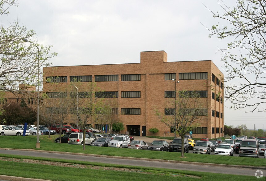 8919 Parallel Pky, Kansas City, KS à louer - Photo du bâtiment - Image 1 de 2